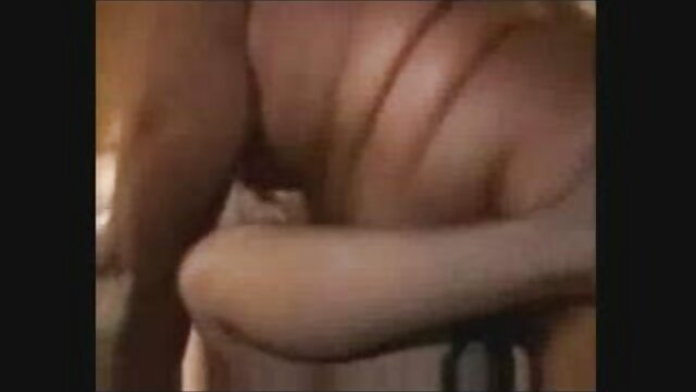 Porno Une adolescente aux cheveux courts reçoit de la filme porno noi gratis online cire de bougie sur ses seins et endure le bdsm